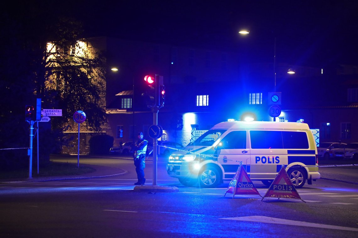 Skyting, voldtekter og knivkutt har blitt til hverdagsbegivenheter som knapt noteres lenger. Foto: Jeppe Gustafsson / TT / NTB. Skyting, voldtekter og knivkutt har blitt til hverdagsbegivenheter som knapt noteres lenger. Foto: Jeppe Gustafsson / TT / NTB.