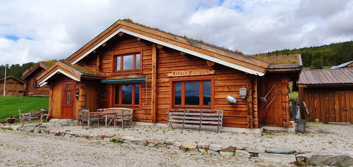 Anja og ektemannen Mehran Zanjani drev Løkken fjellgård mens Anja jobbet fulltid som kommunelege. Nå har hun havnet i trøbbel på grunn av sin Facebook-side. Foto: Planet Hotels Anja og ektemannen Mehran Zanjani drev Løkken fjellgård mens Anja jobbet fulltid som kommunelege. Nå har hun havnet i trøbbel på grunn av sin Facebook-side. Foto: Planet Hotels
