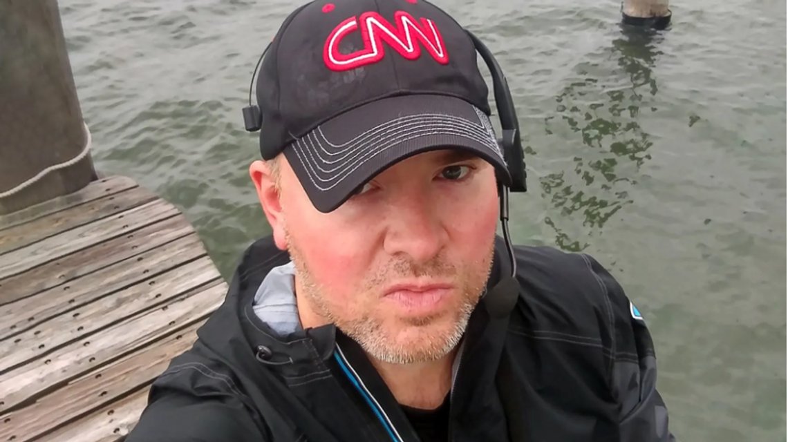 John Griffin jobbet som godt betalt produsent for CNN inntil han fikk sparken på mandag, etter å ha blitt siktet for tre tilfeller av 'forsøk på å involvere mindreårige i seksuelle aktiviteter. Den største skandalen er at det tok FBI 18 måneder fra siktelsene ble kjent, til de arresterte ham. Skjermdump: Fox News / Twitter John Griffin jobbet som godt betalt produsent for CNN inntil han fikk sparken på mandag, etter å ha blitt siktet for tre tilfeller av 'forsøk på å involvere mindreårige i seksuelle aktiviteter. Den største skandalen er at det tok FBI 18 måneder fra siktelsene ble kjent, til de arresterte ham. Skjermdump: Fox News / Twitter