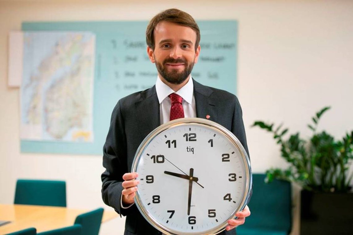 Næringsminister Jan Christian Vestre ber oss om å «ta en for laget» og vaksinere oss. Spørsmålet er om det i det hele tatt er et lag, eller om Vestre & co egentlig representerer motparten. Foto: Nærings- og fiskeridepartementet / NTB Næringsminister Jan Christian Vestre ber oss om å «ta en for laget» og vaksinere oss. Spørsmålet er om det i det hele tatt er et lag, eller om Vestre & co egentlig representerer motparten. Foto: Nærings- og fiskeridepartementet / NTB
