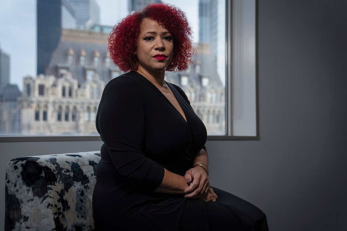 Nikole Hannah-Jones mener foreldre ikke bør blande seg inn i hvordan barn indoktrineres på skolen. Foto: AP /Robert Bumsted /NTB Nikole Hannah-Jones mener foreldre ikke bør blande seg inn i hvordan barn indoktrineres på skolen. Foto: AP /Robert Bumsted /NTB