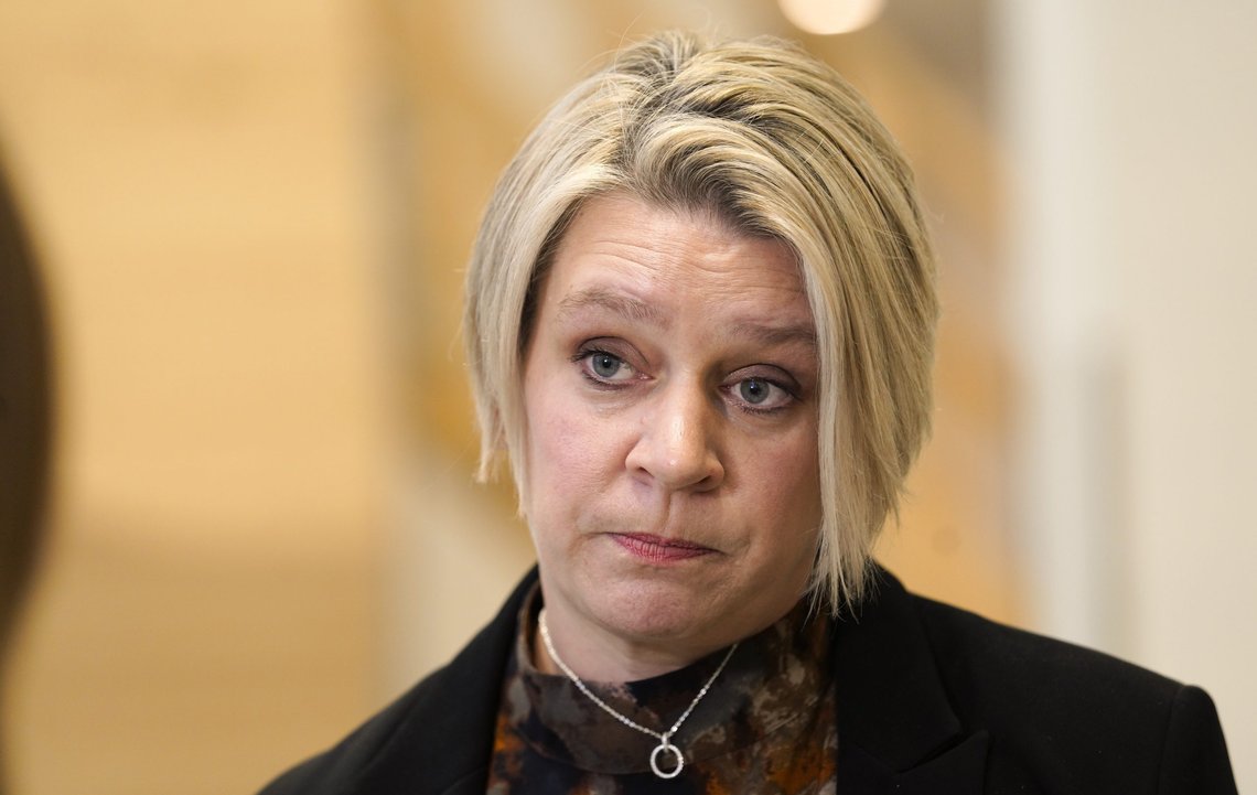 Oslo 20201130.
Olje- og energiminister Marte Mjøs Persen (Ap) etter tirsdagens møte i departementet med NVE. Statsråden fikk en orientering om kraftsituasjonen og en vurdering av strømprisene gjennom vinteren.
Foto: Terje Bendiksby / NTB Oslo 20201130.
Olje- og energiminister Marte Mjøs Persen (Ap) etter tirsdagens møte i departementet med NVE. Statsråden fikk en orientering om kraftsituasjonen og en vurdering av strømprisene gjennom vinteren.
Foto: Terje Bendiksby / NTB