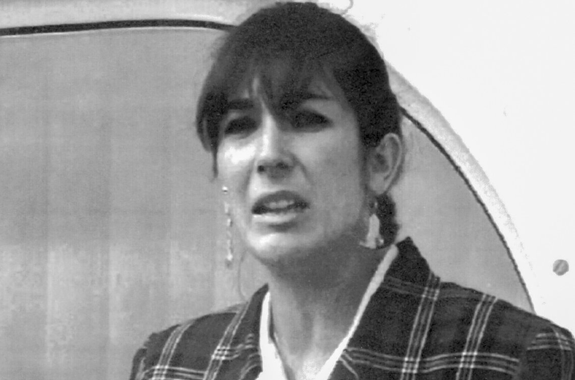 Ghislaine Maxwell, her i 1991, er funnet skyldig i fem av de seks tiltalepunktene mot henne. Hun risikerer livstid i fengsel. Foto: Dominique Mollard / AP / NTB Ghislaine Maxwell, her i 1991, er funnet skyldig i fem av de seks tiltalepunktene mot henne. Hun risikerer livstid i fengsel. Foto: Dominique Mollard / AP / NTB