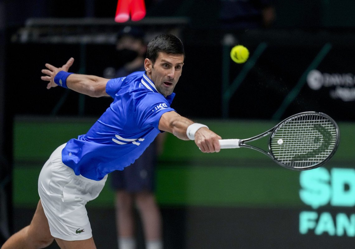 Serbias Novak Djokovic har fortsatt ikke sagt om han er vaksinert for korona eller ikke. Foto: Michael Probst / AP / NTB Serbias Novak Djokovic har fortsatt ikke sagt om han er vaksinert for korona eller ikke. Foto: Michael Probst / AP / NTB