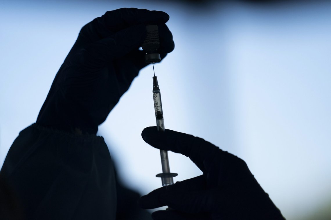 Et syn flere nok vil få mareritt av i årene som kommer. Enda en ny dose med vaksine mot nye Covid-19 virus-varianter. Illustrasjonsfoto: Jae C. Hong / AP / NTB Et syn flere nok vil få mareritt av i årene som kommer. Enda en ny dose med vaksine mot nye Covid-19 virus-varianter. Illustrasjonsfoto: Jae C. Hong / AP / NTB