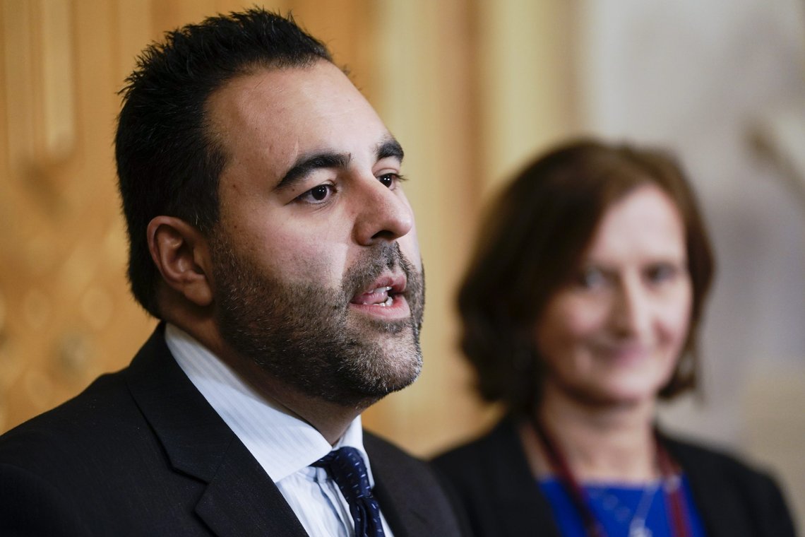 Stortingspresident Masud Gharahkhani og Arbeiderpartiet vil ha enda et år med lønnsfrys for stortingsrepresentantene. Foto: Terje Pedersen / NTB Stortingspresident Masud Gharahkhani og Arbeiderpartiet vil ha enda et år med lønnsfrys for stortingsrepresentantene. Foto: Terje Pedersen / NTB