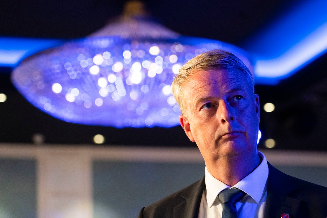 Tidligere olje- og energiminister Terje Søviknes var en av mange som bommet totalt i sine spådommer om strømprisene. Foto: Terje Pedersen / NTB Tidligere olje- og energiminister Terje Søviknes var en av mange som bommet totalt i sine spådommer om strømprisene. Foto: Terje Pedersen / NTB