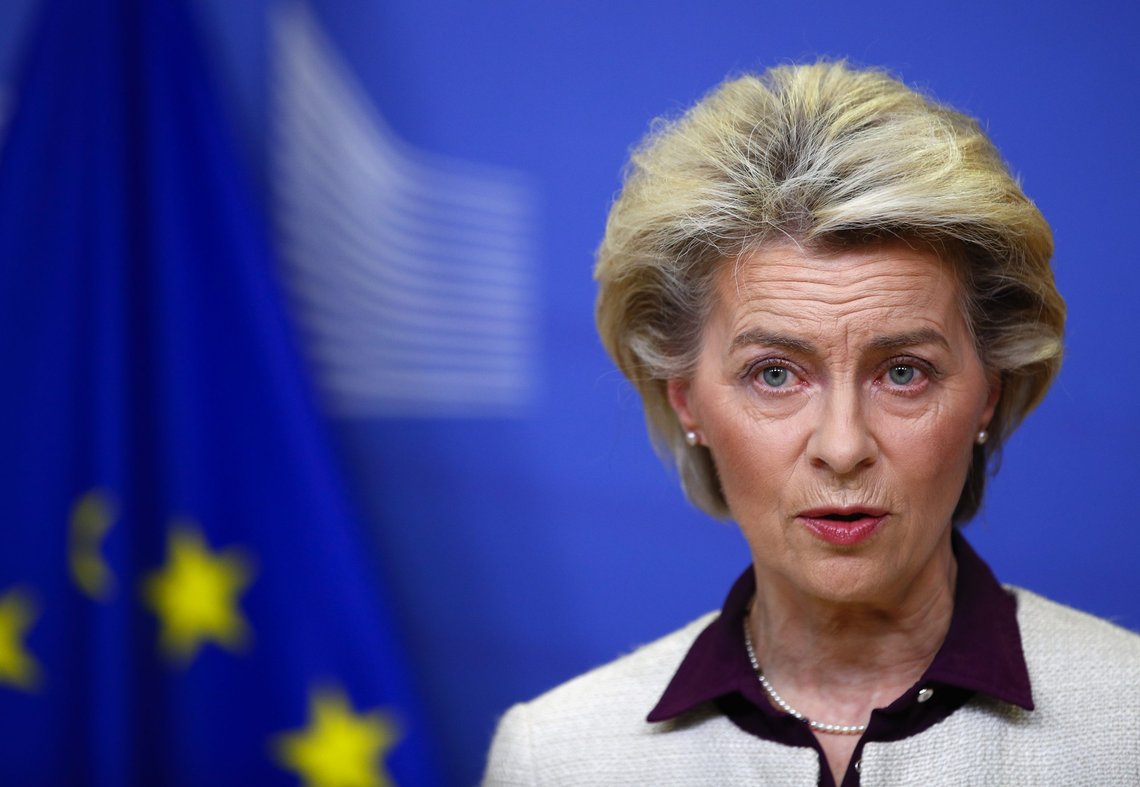 EU-kommisjonens president Ursula von der Leyen presenterte onsdag en kostbar plan for å møte konkurransen fra Kinas silkeveiprosjekt. Foto: Johanna Geron, AP / NTB. EU-kommisjonens president Ursula von der Leyen presenterte onsdag en kostbar plan for å møte konkurransen fra Kinas silkeveiprosjekt. Foto: Johanna Geron, AP / NTB.