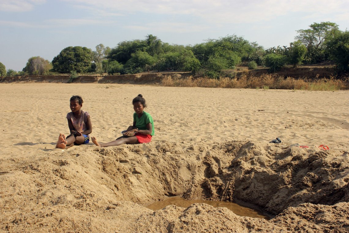 Den globale oppvarmingen er ikke årsaken til tørken på Madagaskar, ifølge forskergruppa World Weather Attribution (WWA). Ifølge Verdens matprogram (WFP) er 1,3 millioner på øya ansett for å være i en matvarekrise eller unntakstilstand på grunn av tørken. Foto: Laetitia Bezain / AP / NTB Den globale oppvarmingen er ikke årsaken til tørken på Madagaskar, ifølge forskergruppa World Weather Attribution (WWA). Ifølge Verdens matprogram (WFP) er 1,3 millioner på øya ansett for å være i en matvarekrise eller unntakstilstand på grunn av tørken. Foto: Laetitia Bezain / AP / NTB