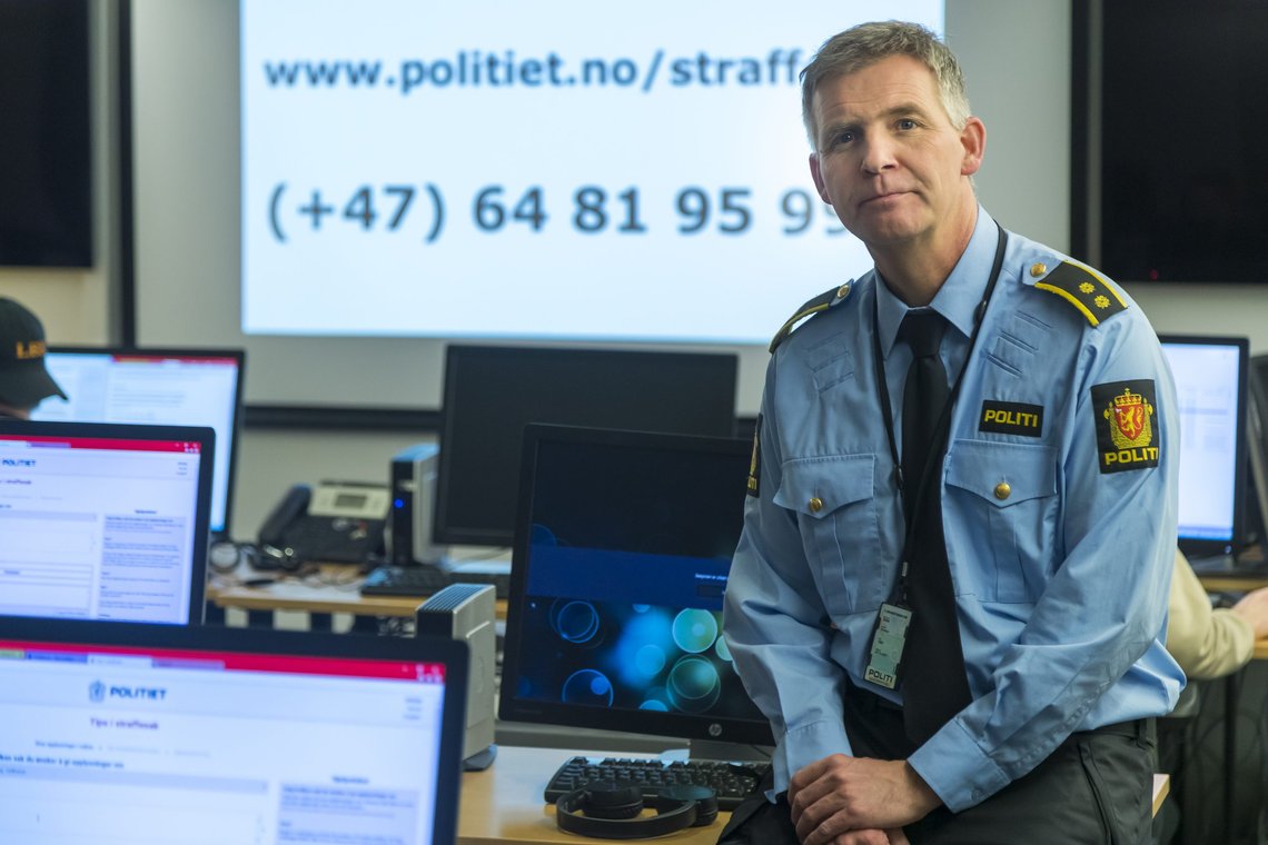 Gardermoen 20190116.
Politioverbetjent Christian Berge i Øst politidistrikt i tipsmottaket på Gardermoen politistasjon som politiet jobber med i forbindelse med forsvinningssaken til Anne-Elisabeth Hagen.
Foto: Heiko Junge / NTB Gardermoen 20190116.
Politioverbetjent Christian Berge i Øst politidistrikt i tipsmottaket på Gardermoen politistasjon som politiet jobber med i forbindelse med forsvinningssaken til Anne-Elisabeth Hagen.
Foto: Heiko Junge / NTB