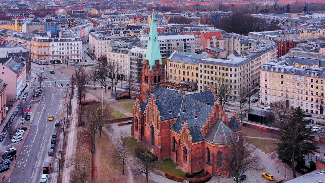 Louise Britze Kijne er sogneprest i Simeon-Sankt Johannes Sogn på Nørrebro i København. Hun og flere andre prester har opplevd å få trusler tilsendt på SMS. Foto: Sankt Johannes Sogn Louise Britze Kijne er sogneprest i Simeon-Sankt Johannes Sogn på Nørrebro i København. Hun og flere andre prester har opplevd å få trusler tilsendt på SMS. Foto: Sankt Johannes Sogn
