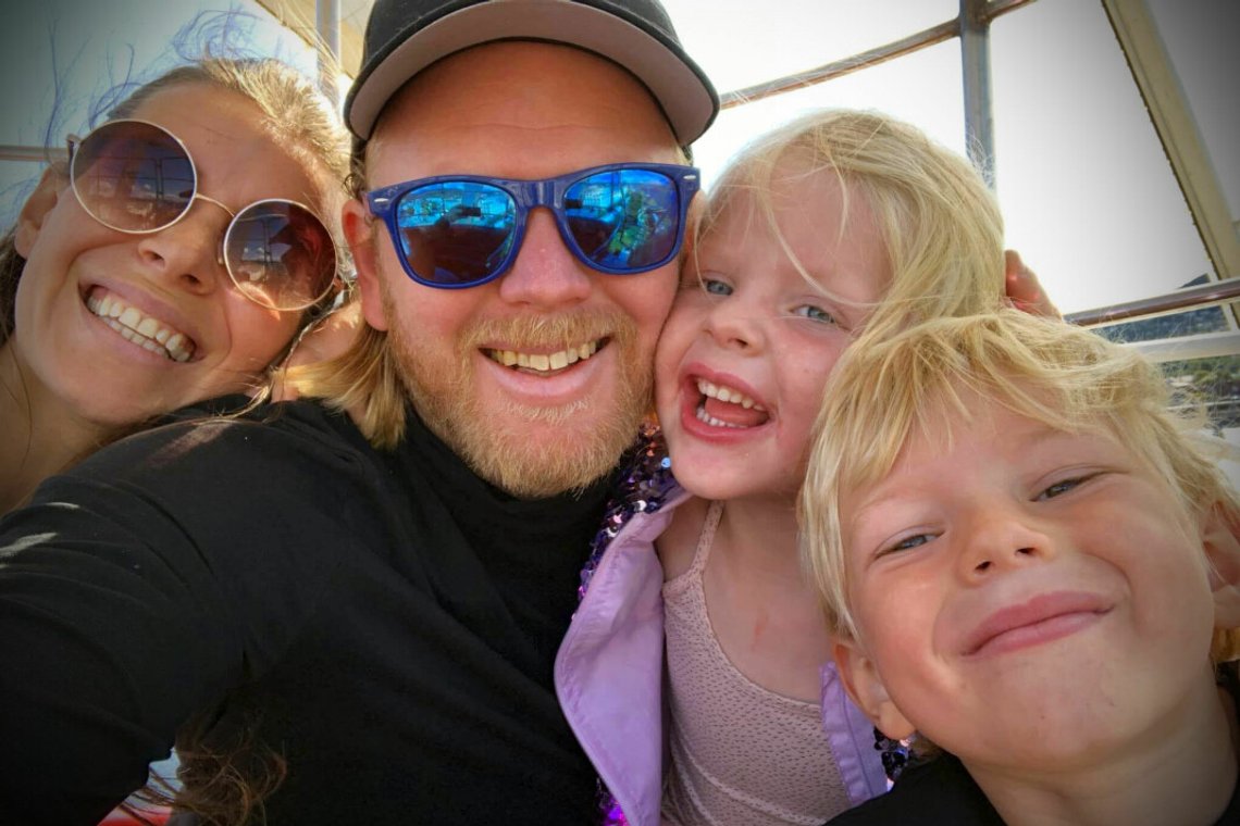 Petter Sæthre Grahl ble bare 33 år. Han etterlater seg kona Marte (35) og barna Ava (4) og Leo (6). Foto: Privat Petter Sæthre Grahl ble bare 33 år. Han etterlater seg kona Marte (35) og barna Ava (4) og Leo (6). Foto: Privat