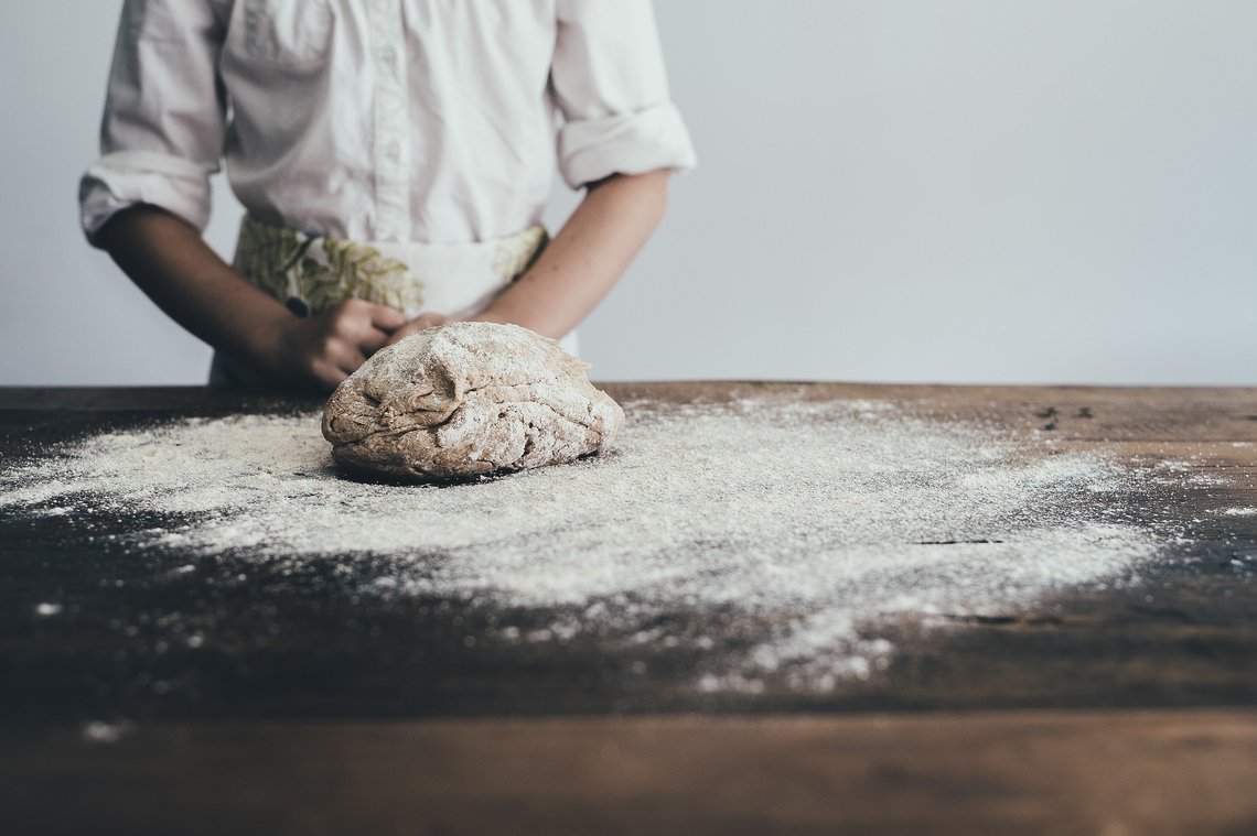 Vårt daglige brød produseres som regel av bakere. Nå er det vanskelig for bakerier å overleve. Strømprisene tar knekken på småbedriftene. Illustrasjonsfoto: Pixabay Vårt daglige brød produseres som regel av bakere. Nå er det vanskelig for bakerier å overleve. Strømprisene tar knekken på småbedriftene. Illustrasjonsfoto: Pixabay