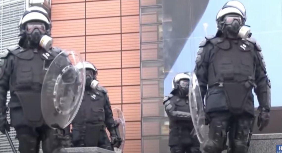 Belgisk politi foran EU-hovedkvarteret i Brussel søndag 23. januar. Foto: Screenshot Belgisk politi foran EU-hovedkvarteret i Brussel søndag 23. januar. Foto: Screenshot