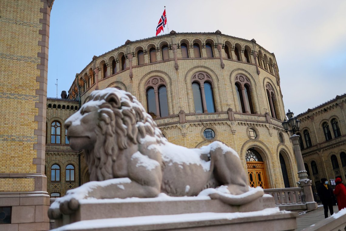 Tilliten til Stortinget har falt betraktelig siden i sommer, viser måling. Siste halvår av 2021 ble preget av flere skandaler rundt bruken av gratis pendlerbolig for stortingsrepresentanter. Foto: Ørn E. Borgen / NTB Tilliten til Stortinget har falt betraktelig siden i sommer, viser måling. Siste halvår av 2021 ble preget av flere skandaler rundt bruken av gratis pendlerbolig for stortingsrepresentanter. Foto: Ørn E. Borgen / NTB