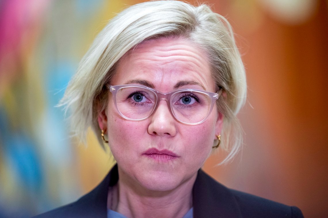Helse- og omsorgsminister Ingvild Kjerkol (Ap) i Stortinget under debatten om skjenkestopp.
Foto: Javad Parsa / NTB Helse- og omsorgsminister Ingvild Kjerkol (Ap) i Stortinget under debatten om skjenkestopp.
Foto: Javad Parsa / NTB