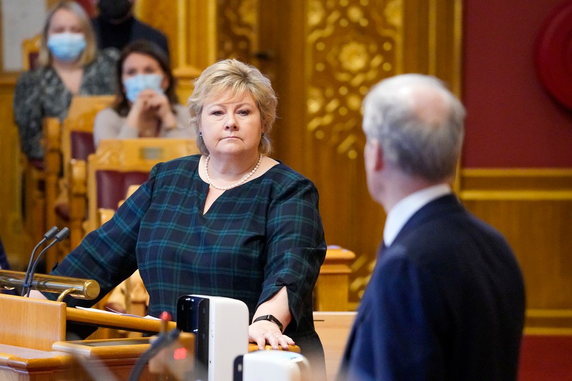 Erna Solberg (H) ønsker at statsminister Jonas Gahr Støre (Ap) innfører vaksinepass, eller i det minste tar dette opp til debatt. Foto: Ole Berg-Rusten / NTB Erna Solberg (H) ønsker at statsminister Jonas Gahr Støre (Ap) innfører vaksinepass, eller i det minste tar dette opp til debatt. Foto: Ole Berg-Rusten / NTB