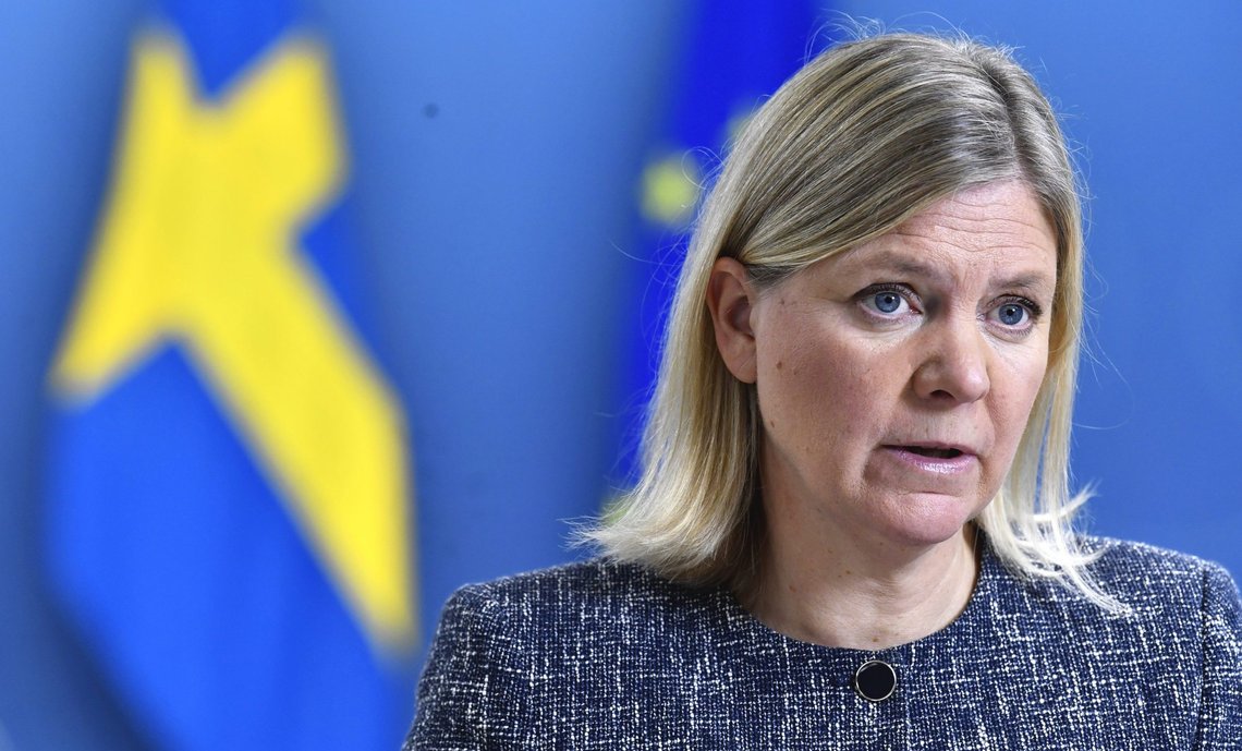 Statsministeren holdt en pressekonferanse om korona da politiet arresterte en kvinne dømt til utvisning i villaen hennes.
Foto: Jessica Gow / TT / NTB Statsministeren holdt en pressekonferanse om korona da politiet arresterte en kvinne dømt til utvisning i villaen hennes.
Foto: Jessica Gow / TT / NTB