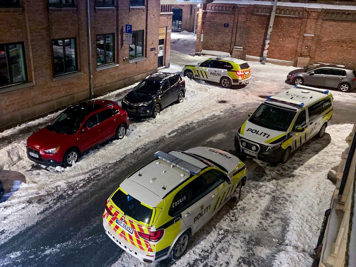 Politiet i Fossveien i Oslo etter melding om et vådeskudd som skal ha gått av under vedlikehold av et våpen. Foto: Jonas Berge / NTB Politiet i Fossveien i Oslo etter melding om et vådeskudd som skal ha gått av under vedlikehold av et våpen. Foto: Jonas Berge / NTB