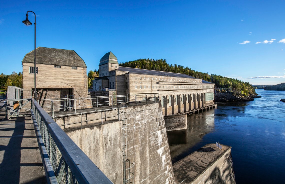 Solbergfoss kraftverk i Askim kommune i Østfold. Slike anlegg vil et flertall på Stortinget ha flere av, på grunn av den selvpåførte mangelen på kraft i kraftnasjonen Norge.
Foto: Halvard Alvik, NTB Solbergfoss kraftverk i Askim kommune i Østfold. Slike anlegg vil et flertall på Stortinget ha flere av, på grunn av den selvpåførte mangelen på kraft i kraftnasjonen Norge.
Foto: Halvard Alvik, NTB
