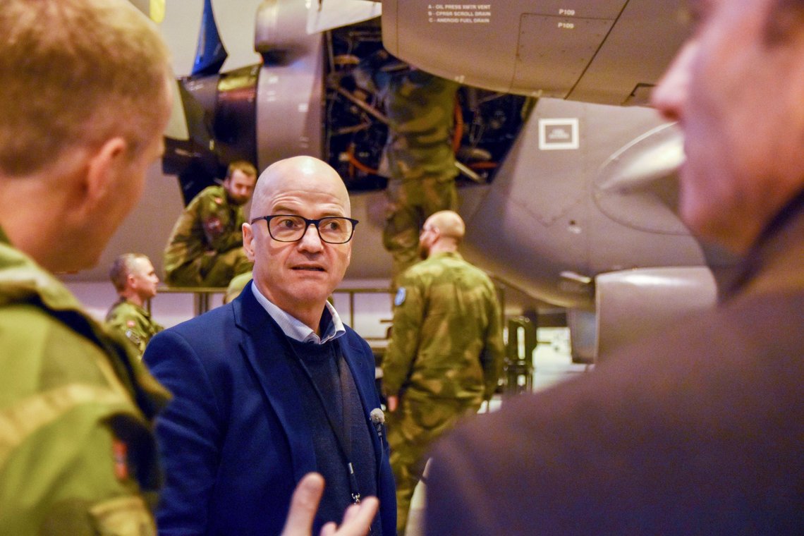 Forsvarsminister Odd Roger Enoksen (Sp) vil jobbe for dialog og samarbeid med Russland. Her er han avbildet under et på besøk på Andøya flystasjon. Foto: Håvard Skogly Mækelæ / NTB Forsvarsminister Odd Roger Enoksen (Sp) vil jobbe for dialog og samarbeid med Russland. Her er han avbildet under et på besøk på Andøya flystasjon. Foto: Håvard Skogly Mækelæ / NTB