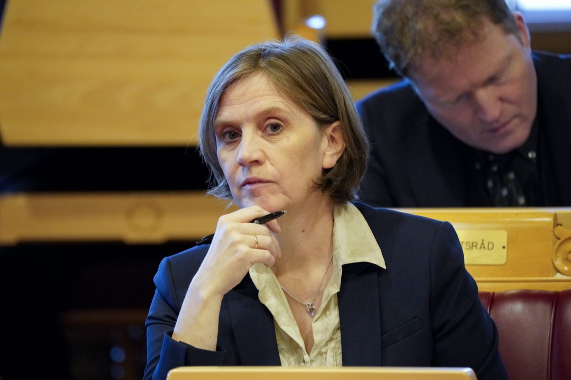 Oslo 20201110.
Barne- og familieminister Kjersti Toppe (Sp) på sin plass i salen under den muntlige spørretimen i Stortinget.
Foto: Terje Bendiksby / NTB Oslo 20201110.
Barne- og familieminister Kjersti Toppe (Sp) på sin plass i salen under den muntlige spørretimen i Stortinget.
Foto: Terje Bendiksby / NTB