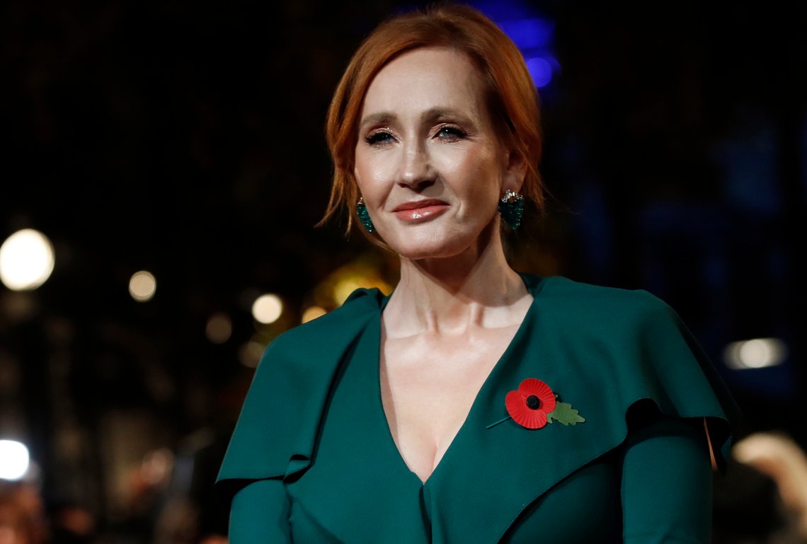 JK Rowling hadde megasuksess med bøkene om Harry Potter, som også ble filmatisert. Men hun mente at det var forskjell på kvinner og menn. Dette er uakseptabelt i vår sinnsyke tidsalder. Foto: AP /Christophe Ena /NTB JK Rowling hadde megasuksess med bøkene om Harry Potter, som også ble filmatisert. Men hun mente at det var forskjell på kvinner og menn. Dette er uakseptabelt i vår sinnsyke tidsalder. Foto: AP /Christophe Ena /NTB