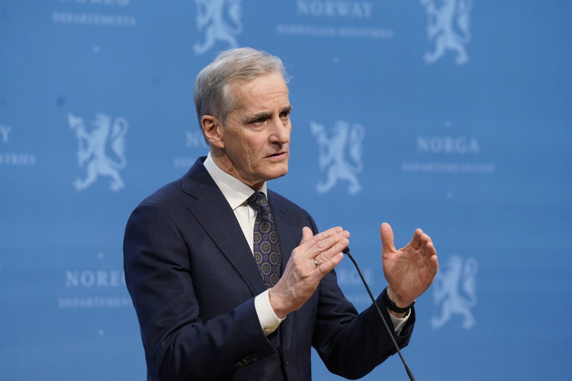 Politikerne klarer ikke innrømme at de ikke har kontroll. Da heller ofre noen mennesker. Billedtekst: Oslo 20220113.
Statsminister Jonas Gahr Støre (Ap) under pressekonferansen om koronasituasjonen i marmorhallen.
Foto: Terje Bendiksby / NTB Politikerne klarer ikke innrømme at de ikke har kontroll. Da heller ofre noen mennesker. Billedtekst: Oslo 20220113.
Statsminister Jonas Gahr Støre (Ap) under pressekonferansen om koronasituasjonen i marmorhallen.
Foto: Terje Bendiksby / NTB