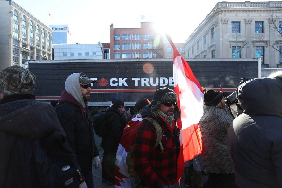 Mange av demonstrantene i Ottawa benyttet anledningen til å uttrykke sin misnøye med statsminister Justin Trudeau. Foto: Dave Chan / AFP Mange av demonstrantene i Ottawa benyttet anledningen til å uttrykke sin misnøye med statsminister Justin Trudeau. Foto: Dave Chan / AFP