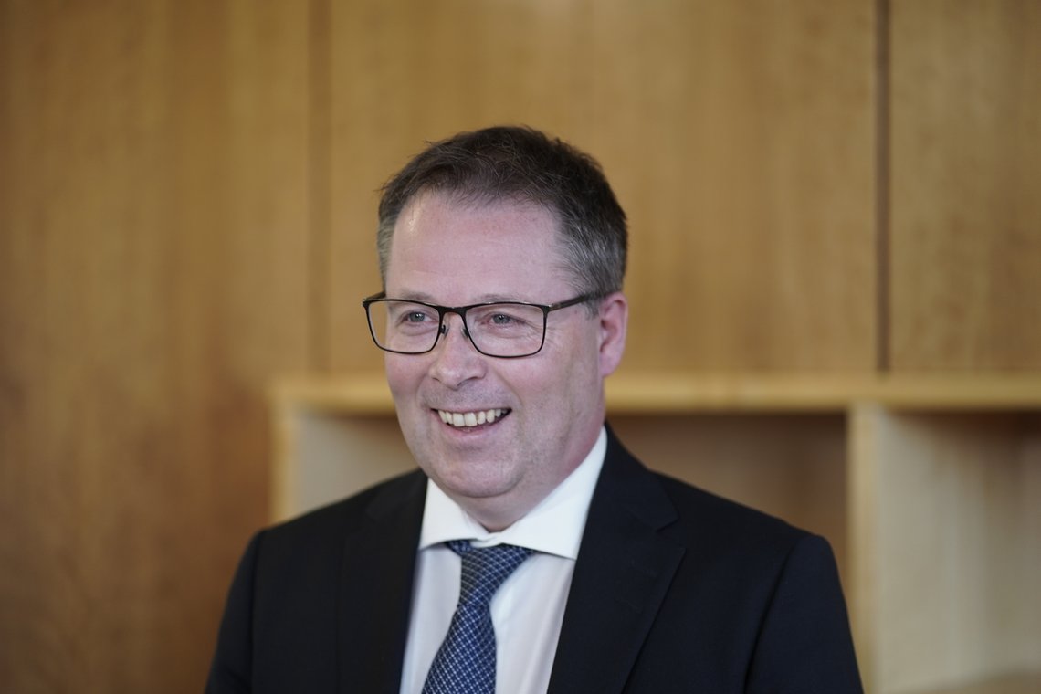 Kommunalminister Bjørn Arild Gram (Sp) sier det er vanskelig å gjøre noe med problemene med bostøtten på kort sikt. Foto: Heiko Junge / NTB Kommunalminister Bjørn Arild Gram er ansvarlig statsråd for Foto: Heiko Junge / NTB