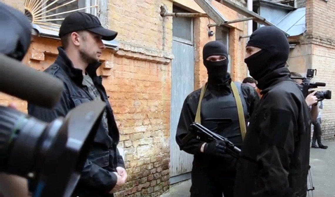 Andriy Biletsky, Lieutenant colonel of the Ukrainian police, commanding officer of the special police regiment «Azov» with volunteers. Foto: Youtube.com Andriy Biletsky, Lieutenant colonel of the Ukrainian police, commanding officer of the special police regiment «Azov» with volunteers. Foto: Youtube.com