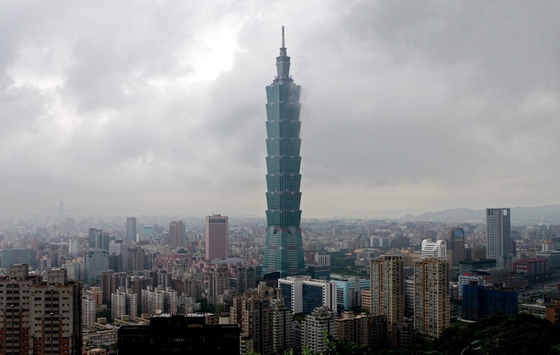I Taiwan blir situasjonen i Ukraina fulgt tett ettersom landet er under konstant trussel om kinesisk invasjon. I midten Taipeis landemerke, Taipei 101. (NTB / AP) I Taiwan blir situasjonen i Ukraina fulgt tett ettersom landet er under konstant trussel om kinesisk invasjon. I midten Taipeis landemerke, Taipei 101. (NTB / AP)