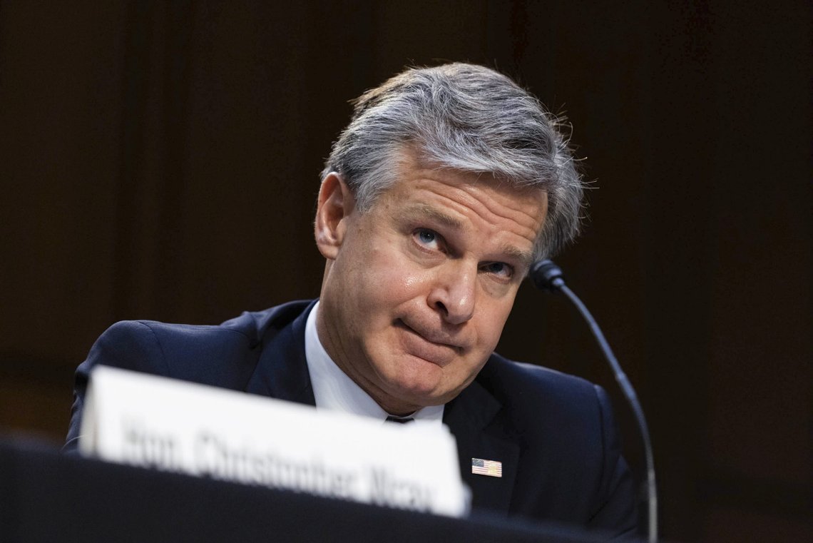 Wray møter seg selv i døra, for en representant som Eric Swalwell lot seg forføre av spionen Fang Fang, mens han satt på etterretningskomiteen. Likevel unnslapp hun til Kina og Swalwell beholdt jobben. Billedtekst: FBI Director Christopher Wray testifies during a Senate Judiciary hearing about the Inspector General's report on the FBI's handling of the Larry Nassar investigation on Capitol Hill, Wednesday, Sept. 15, 2021, in Washington. Nassar was charged in 2016 with federal child pornography offenses and sexual abuse charges in Michigan. He is now serving decades in prison after hundreds of girls and women said he sexually abused them under the guise of medical treatment when he worked for Michigan State and Indiana-based USA Gymnastics, which trains Olympians. (Graeme Jennings/Pool via AP) Wray møter seg selv i døra, for en representant som Eric Swalwell lot seg forføre av spionen Fang Fang, mens han satt på etterretningskomiteen. Likevel unnslapp hun til Kina og Swalwell beholdt jobben. Billedtekst: FBI Director Christopher Wray testifies during a Senate Judiciary hearing about the Inspector General's report on the FBI's handling of the Larry Nassar investigation on Capitol Hill, Wednesday, Sept. 15, 2021, in Washington. Nassar was charged in 2016 with federal child pornography offenses and sexual abuse charges in Michigan. He is now serving decades in prison after hundreds of girls and women said he sexually abused them under the guise of medical treatment when he worked for Michigan State and Indiana-based USA Gymnastics, which trains Olympians. (Graeme Jennings/Pool via AP)