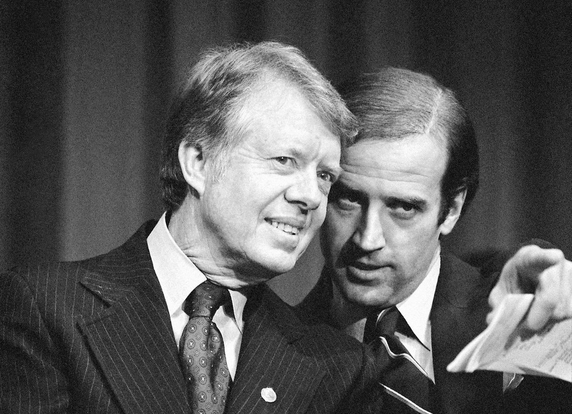 Biden synes å bli en enda verre president enn Carter. FILE - In this Feb. 20, 1978, file photo, President Jimmy Carter listens to Sen. Joseph R. Biden, D-Del., as they wait to speak at fund raising reception at Padua Academy in Wilmington, Del. (AP Photo/Barry Thumma, File) Biden synes å bli en enda verre president enn Carter. FILE - In this Feb. 20, 1978, file photo, President Jimmy Carter listens to Sen. Joseph R. Biden, D-Del., as they wait to speak at fund raising reception at Padua Academy in Wilmington, Del. (AP Photo/Barry Thumma, File)