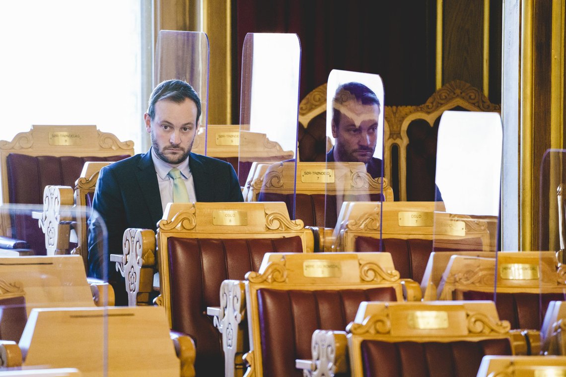 Stortinget har ikke hatt kontroll på regelverket for pendlerboliger, mener Frps Sivert Bjørnstad og foreslår at noen andre kan ta over tildelingen av dem. Foto: Stian Lysberg Solum / NTB Stortinget har ikke hatt kontroll på regelverket for pendlerboliger, mener Frps Sivert Bjørnstad og foreslår at noen andre kan ta over tildelingen av dem. Foto: Stian Lysberg Solum / NTB