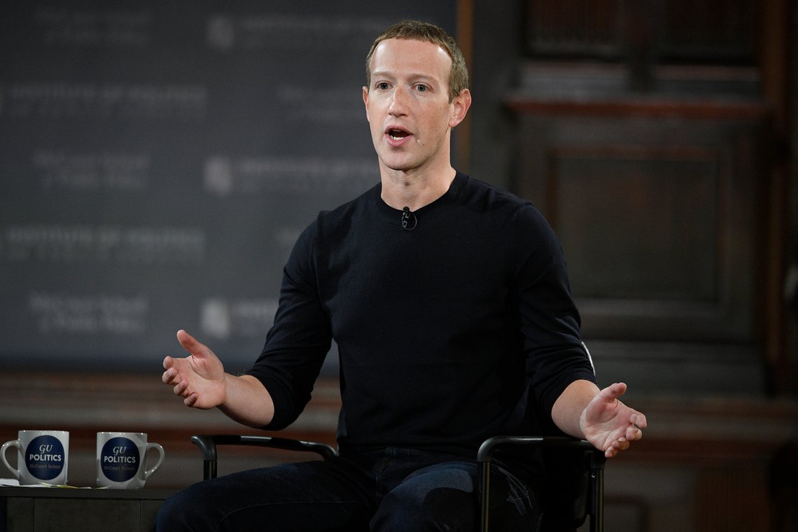 Meta-boss Mark Zuckerberg truer med å stenge ned Facebook og Instagram i Europa fordi han ikke får prakke på europeerne alt av varer og tjenester han kan tjene penger på. FOTO: AP Photo/Nick Wass/ NTB Meta-boss Mark Zuckerberg truer med å stenge ned Facebook og Instagram i Europa fordi han ikke får prakke på europeerne alt av varer og tjenester han kan tjene penger på. FOTO: AP Photo/Nick Wass/ NTB