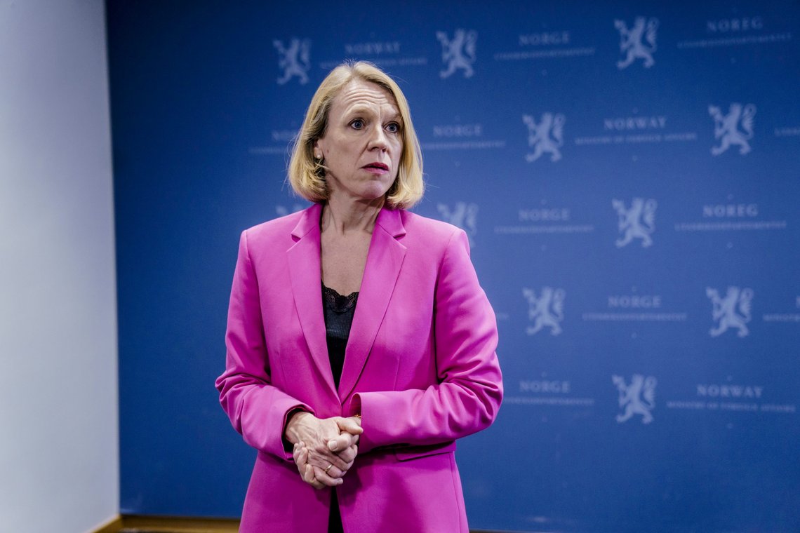 Utenriksminister Anniken Huitfeldt informerer om at norske myndigheter oppfordrer nordmenn i Ukraina om å forlate landet. Foto: Stian Lysberg Solum / NTB Utenriksminister Anniken Huitfeldt informerer om at norske myndigheter oppfordrer nordmenn i Ukraina om å forlate landet. Foto: Stian Lysberg Solum / NTB