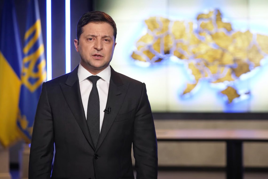 Ukrainas president Volodymyr Zelenskyj ber i en ny videotale om militærhjelp for å slå tilbake den russiske invasjonen. Foto: Den ukrainske presidentens pressekontor / AP / NTB Ukrainas president Volodymyr Zelenskyj ber i en ny videotale om militærhjelp for å slå tilbake den russiske invasjonen. Foto: Den ukrainske presidentens pressekontor / AP / NTB