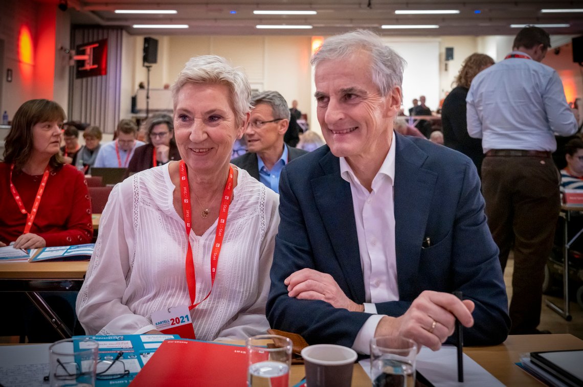 LO-leder Peggy Hessen Følsvik og Stoltenberg-venn Jonas Gahr Støre er kanskje de to som gleder seg aller mest over at Jens Stoltenberg blir ny sentralbanksjef. Foto: Ole Berg-Rusten / NTB LO-leder Peggy Hessen Følsvik og Stoltenberg-venn Jonas Gahr Støre er kanskje de to som gleder seg aller mest over at Jens Stoltenberg blir ny sentralbanksjef. Foto: Ole Berg-Rusten / NTB