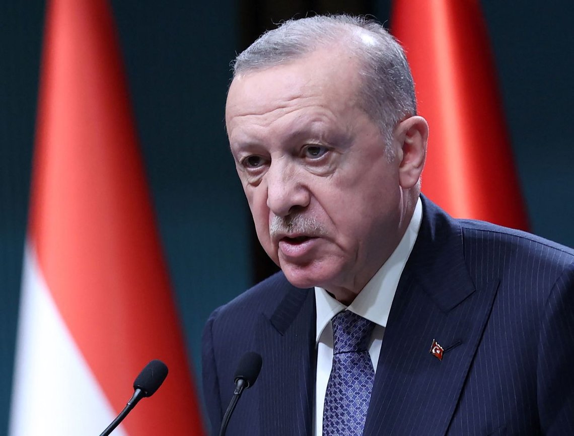 Tyrkias president Recep Tayyip Erdogan har utviklet en helt egen økonomisk teori, som mange økonomer mener har forårsaket den skyhøye inflasjonen i landet. Samtidig risikerer Tyrkia å bli kastet ut fra Europarådet. Foto: Adem ALTAN / AFP / NTB Tyrkias president Recep Tayyip Erdogan har utviklet en helt egen økonomisk teori, som mange økonomer mener har forårsaket den skyhøye inflasjonen i landet. Samtidig risikerer Tyrkia å bli kastet ut fra Europarådet. Foto: Adem ALTAN / AFP / NTB