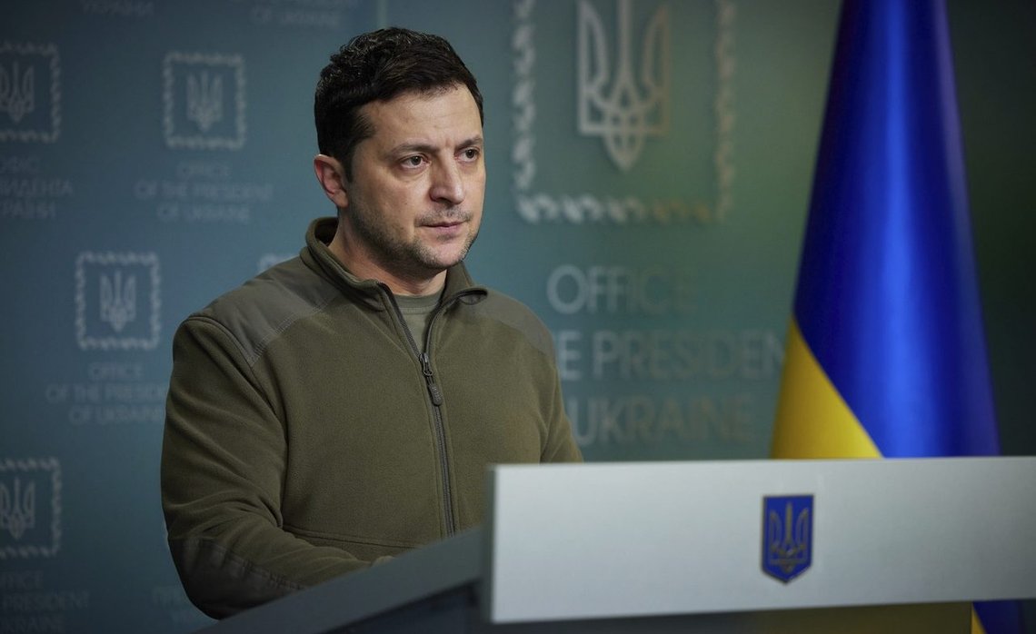 Den ukrainske presidenten Volodymyr Zelenskyj vil kreve våpenhvile i forhandlingene med Russland. Forhandlingene starter mandag formiddag i Hviterussland. Foto: Ukrainian Presidential Press Office via AP / NTB Den ukrainske presidenten Volodymyr Zelenskyj vil kreve våpenhvile i forhandlingene med Russland. Forhandlingene starter mandag formiddag i Hviterussland. Foto: Ukrainian Presidential Press Office via AP / NTB