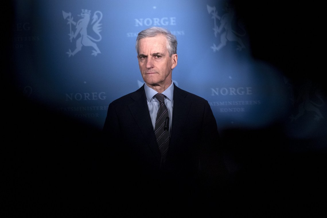 Regjeringen har i ettermiddag besluttet at Norge vil tilby Ukraina våpenstøtte for å forsvare landet mot det militære angrepet fra Russland, melder statsminister Jonas Gahr Støre i en pressemelding.
Foto: Javad Parsa / NTB Regjeringen har i ettermiddag besluttet at Norge vil tilby Ukraina våpenstøtte for å forsvare landet mot det militære angrepet fra Russland, melder statsminister Jonas Gahr Støre i en pressemelding.
Foto: Javad Parsa / NTB