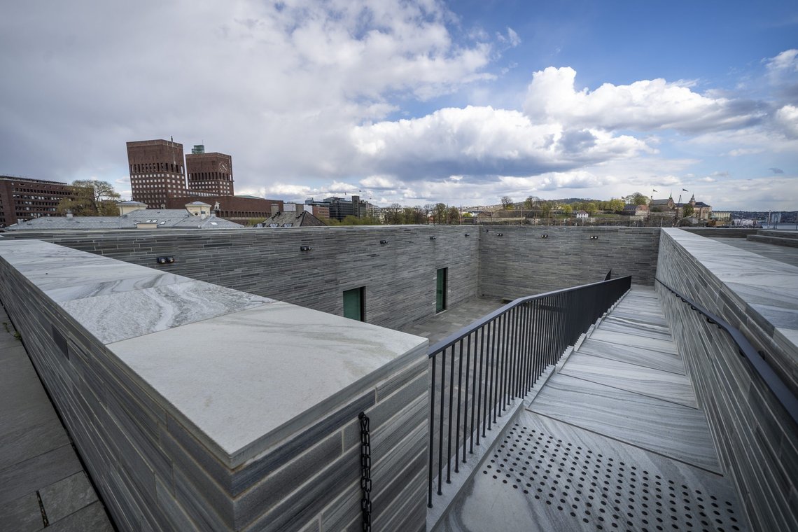 Oslo 20210429.
Taket og skulpturhagen til nye Nasjonalmuseet i Oslo som åpner dørene i 2022. Kunstmuseet er Nordens største med 5000 verk utstilt i 90 rom fordelt på 10000 m2.
Foto: Heiko Junge / NTB Oslo 20210429.
Taket og skulpturhagen til nye Nasjonalmuseet i Oslo som åpner dørene i 2022. Kunstmuseet er Nordens største med 5000 verk utstilt i 90 rom fordelt på 10000 m2.
Foto: Heiko Junge / NTB