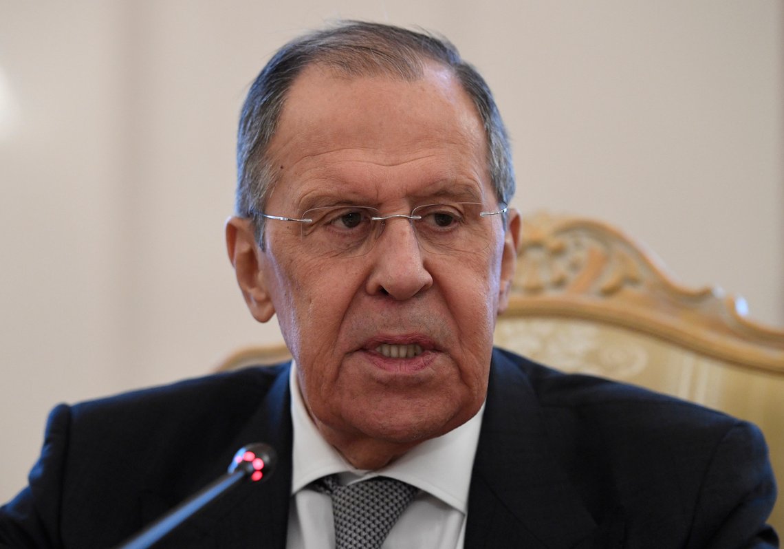 Russlands utenriksminister Sergey Lavrov fnyser av Vestens trusler om sanksjoner. Foto: Alexander Nememov/ AP/ NTB Russlands utenriksminister Sergey Lavrov fnyser av Vestens trusler om sanksjoner. Foto: Alexander Nememov/ AP/ NTB