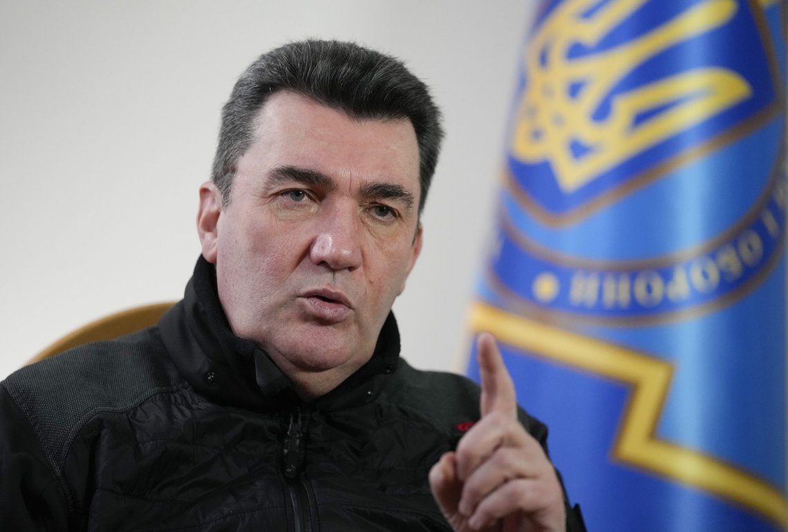 Oleksij Danilov i Ukrainas sikkerhetsråd vil innføre unntakstilstand i landet. Foto: Efrem Lukatskyj / AP / NTB Oleksij Danilov i Ukrainas sikkerhetsråd vil innføre unntakstilstand i landet. Foto: Efrem Lukatskyj / AP / NTB