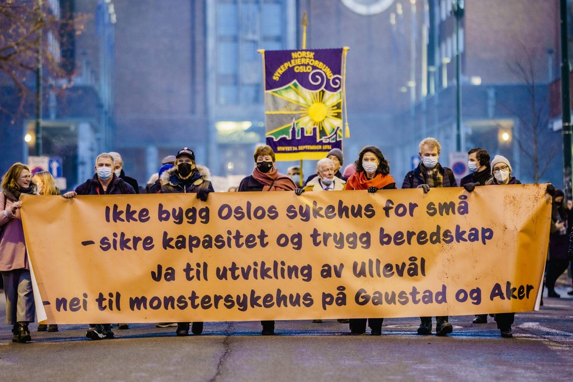 Oslo 20220208.
F.v. leder i Oslo legeforening Kristin Hovland, Bjørn Wølstad-Knudsen, leder i Fagforbundet Sykehus og Helse i Oslo, Jan Bøhler (Sp), ordfører i Oslo, Marianne Borgen, Carl I. Hagen og Åse Kleveland under Folkeaksjonen Redd Ullevål Sykehus sin markering utenfor Stortinget over motstand mot Helse Sør-Øst sine fremtidsutsikter for Oslo universitetssykehus.
Foto: Stian Lysberg Solum / NTB Oslo 20220208.
F.v. leder i Oslo legeforening Kristin Hovland, Bjørn Wølstad-Knudsen, leder i Fagforbundet Sykehus og Helse i Oslo, Jan Bøhler (Sp), ordfører i Oslo, Marianne Borgen, Carl I. Hagen og Åse Kleveland under Folkeaksjonen Redd Ullevål Sykehus sin markering utenfor Stortinget over motstand mot Helse Sør-Øst sine fremtidsutsikter for Oslo universitetssykehus.
Foto: Stian Lysberg Solum / NTB