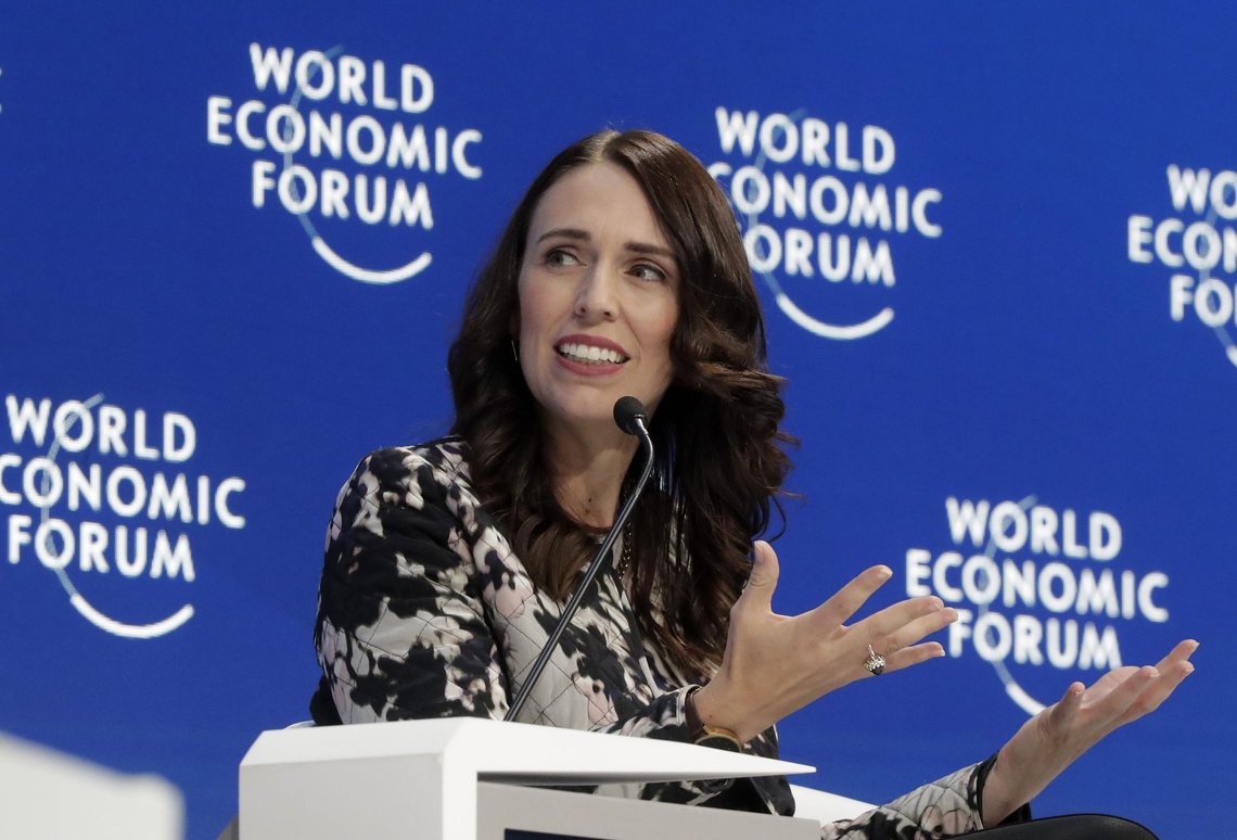New Zealand åpner grensa helt for reisende fra resten av verden fra oktober, kunngjorde statsminister Jacinda Ardern torsdag. Foto: Markus Schreiber / AP / NTB New Zealand åpner grensa helt for reisende fra resten av verden fra oktober, kunngjorde statsminister Jacinda Ardern torsdag. Foto: Markus Schreiber / AP / NTB