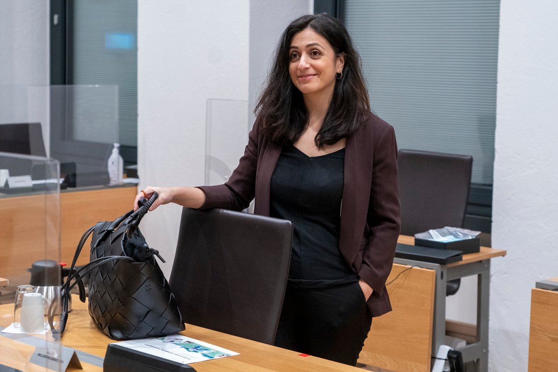 Arbeids- og inkluderingsminister Hadia Tajik er i hardt vær, og møter mistillit fra sine egne. Foto: Terje Pedersen / NTB Arbeids- og inkluderingsminister Hadia Tajik er i hardt vær, og møter mistillit fra sine egne. Foto: Terje Pedersen / NTB