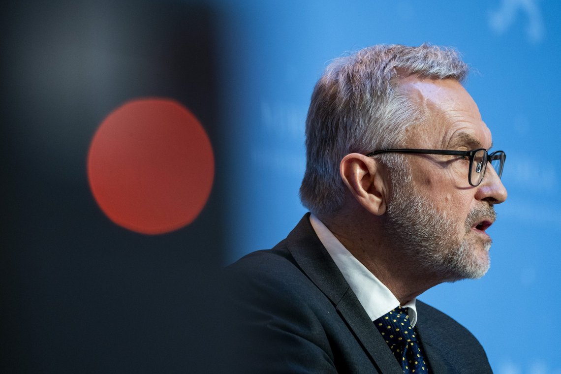 Oslo 20210208.
Sjef for Politiets sikkerhetstjeneste, Hans Sverre Sjøvold da Etterretningstjenesten, Politiets sikkerhetstjeneste og Nasjonal sikkerhetsmyndighet legger frem sine åpne trussel- og risikovurderinger.
Foto: Terje Pedersen / NTB Oslo 20210208.
Sjef for Politiets sikkerhetstjeneste, Hans Sverre Sjøvold da Etterretningstjenesten, Politiets sikkerhetstjeneste og Nasjonal sikkerhetsmyndighet legger frem sine åpne trussel- og risikovurderinger.
Foto: Terje Pedersen / NTB