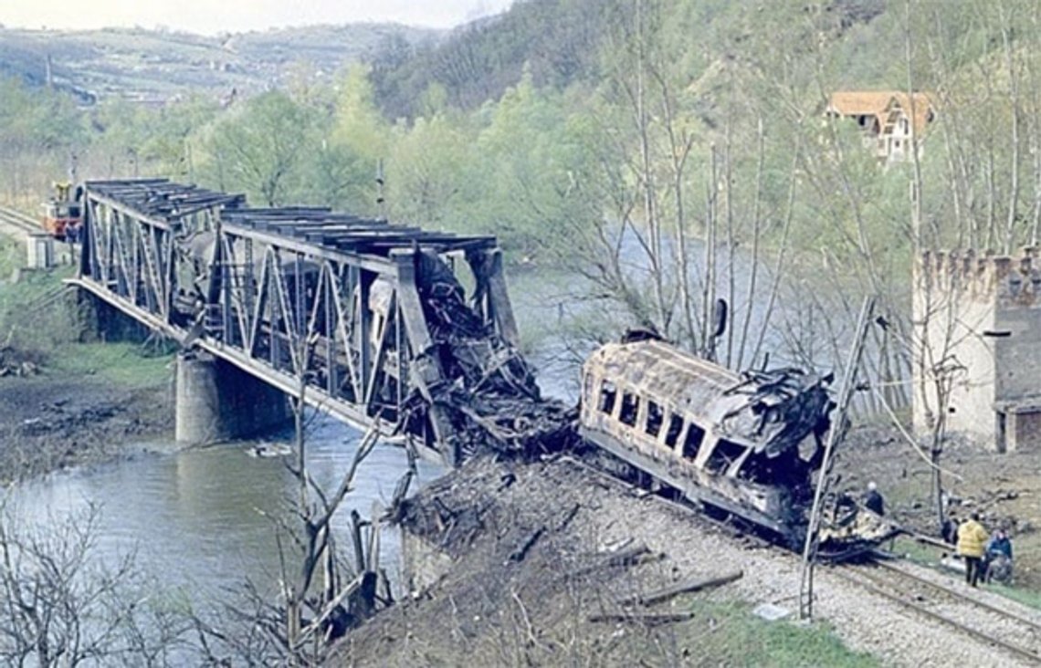 Togbombing Grdelica, Serbia, 12. april 1999. Togbombing Grdelica, Serbia, 12. april 1999.